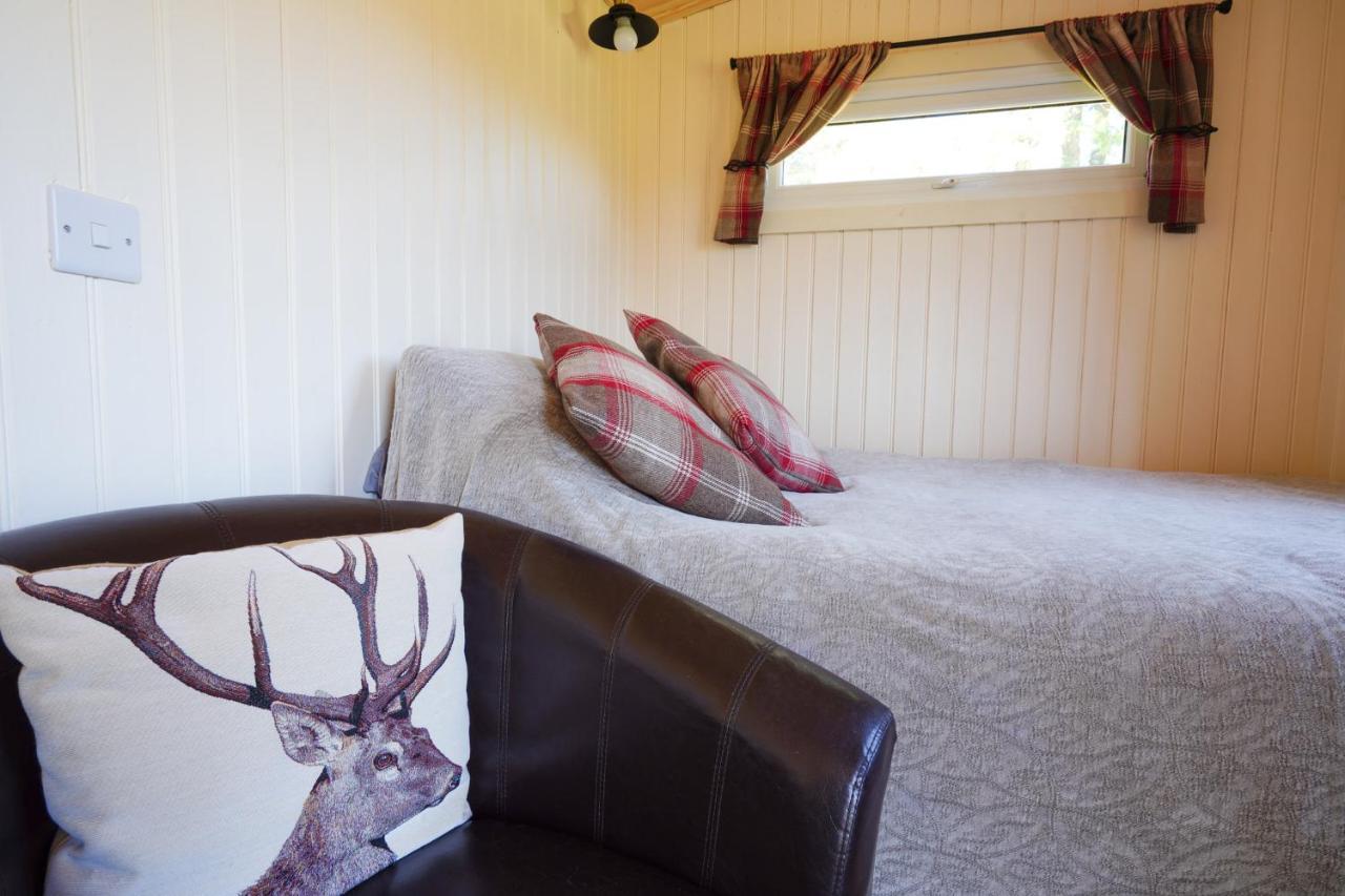 The Laburnum Retreat Shepherd Hut Private Hot Tub Upper Hulme Exterior foto